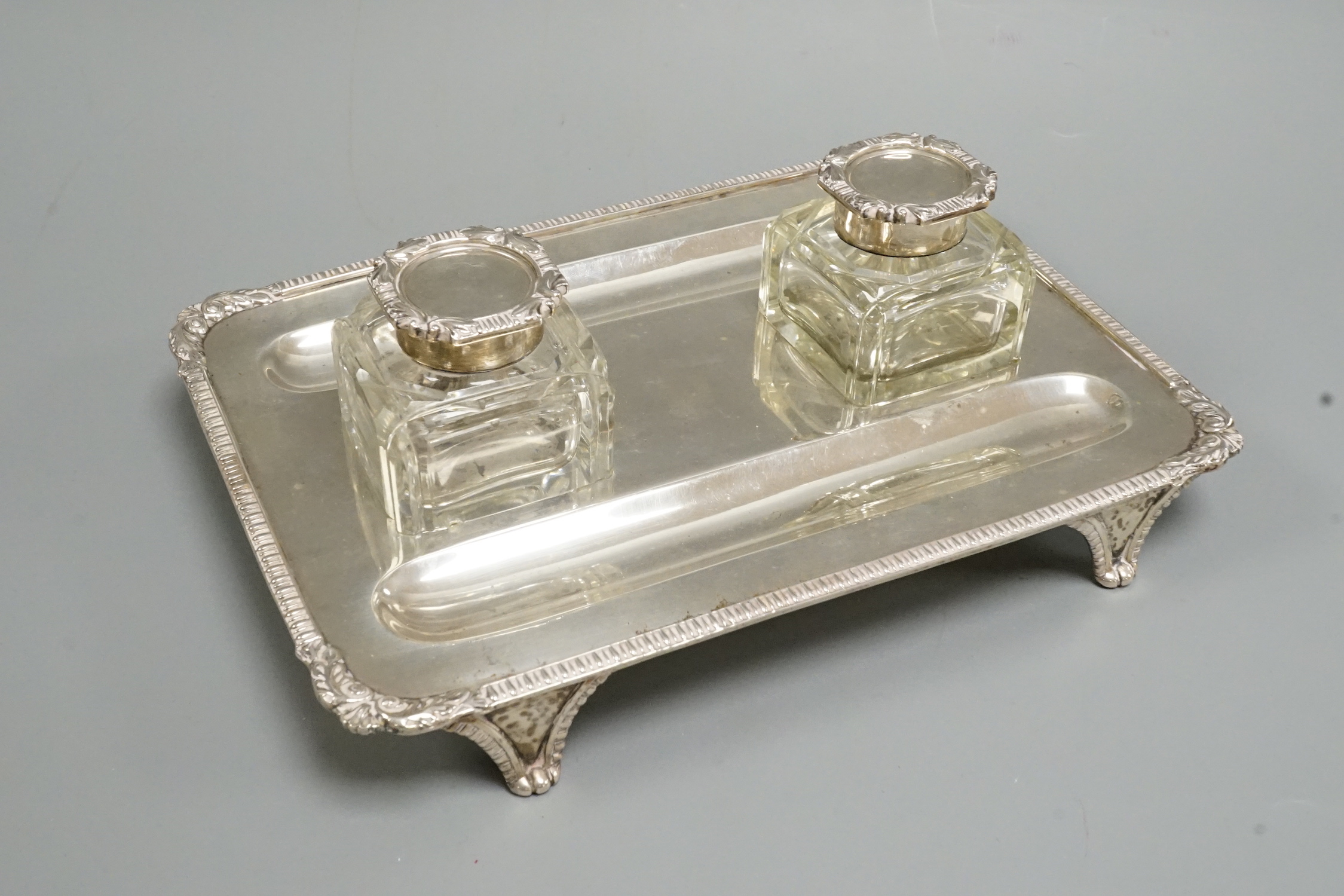 A George V silver inkstand, by Mappin & Webb, with two mounted glass wells, London, 1919, 22.6cm, 12oz.